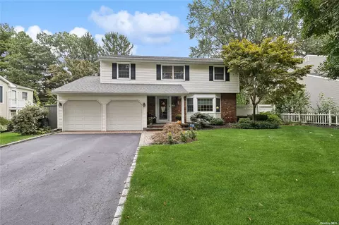 24 Lenore Pl, Hauppauge, NY 11788