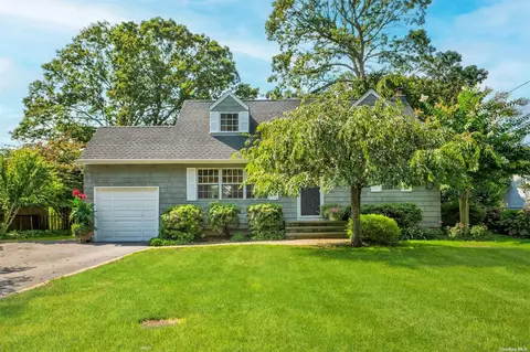 64 Ackerly Ln, Ronkonkoma, NY 11779