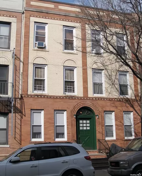 41-18 54th St, Woodside, NY 11377