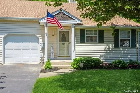 541 Race Pl #541, Oakdale, NY 11769