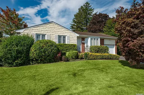 186 Villa Ave, Deer Park, NY 11729