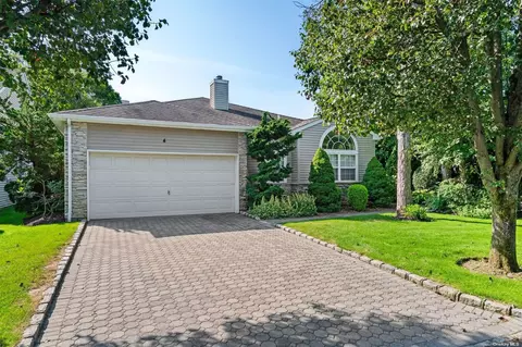 4 The Grns #4, Hauppauge, NY 11788