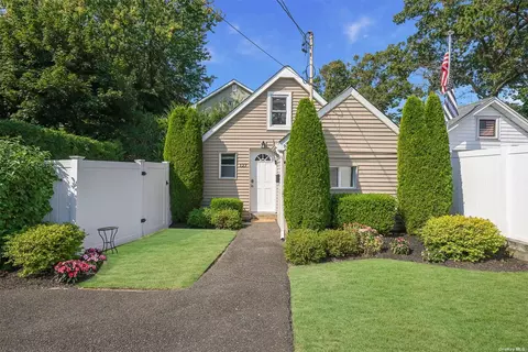 127 Mccall Ave, West Islip, NY 11795