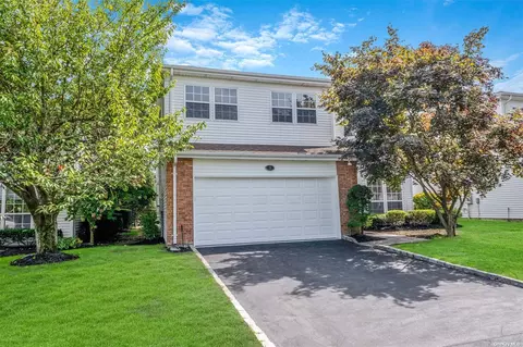 3 Hamlet Dr #3, Commack, NY 11725