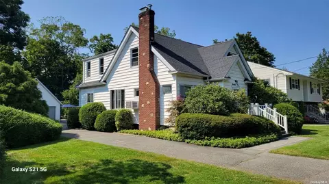 29 7th Ave, Huntington Station, NY 11746