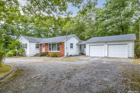 108 Raynor Rd, Ridge, NY 11961