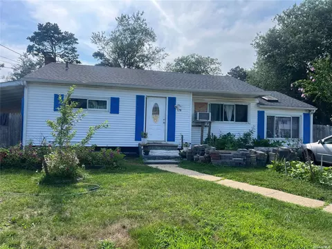 178 Twin Lawns Ave, Brentwood, NY 11717