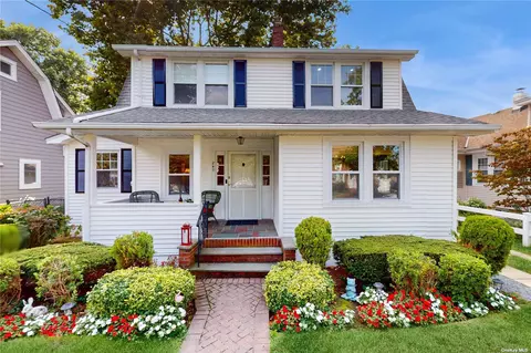 247 Wellington Rd, Mineola, NY 11501