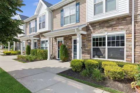 139 Weatherby Ln #139, Central Islip, NY 11722