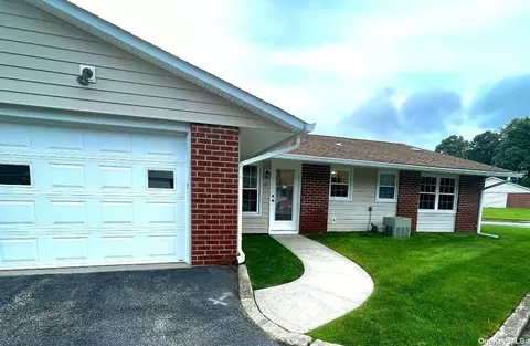1 Guilford Ct #A, Ridge, NY 11961