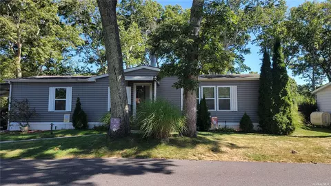 1661-463 Old Country Rd, Riverhead, NY 11901