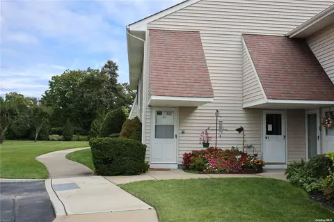 20 Laurel Ave #82, East Islip, NY 11730