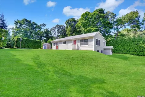 185 N Country Rd, Port Jefferson, NY 11777