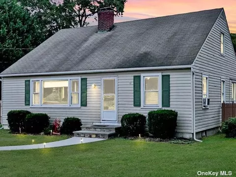 73 Midland Ave, Mastic, NY 11950