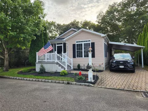 1661-530 Old Country Rd, Riverhead, NY 11901