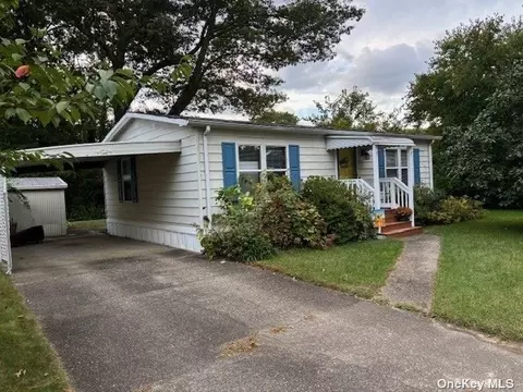 1661-390 Old Country Rd, Riverhead, NY 11901