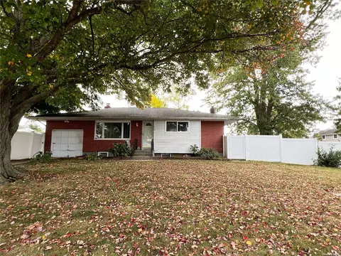 240 Lake Ave, Deer Park, NY 11729