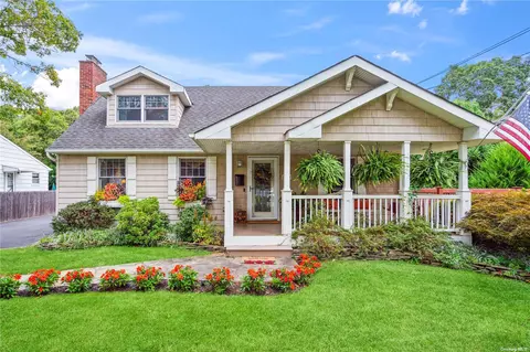 231 Oakwood Ave, Bayport, NY 11705