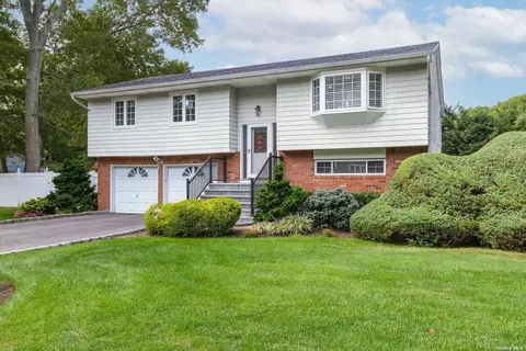 80 Julbet Dr, Sayville, NY 11782