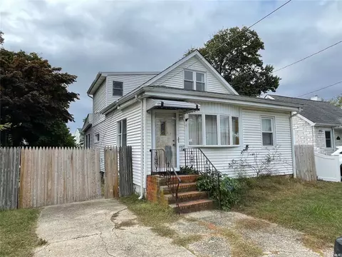 14 Stone Blvd, Massapequa, NY 11758
