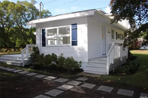 225 Wood Ln, Greenport, NY 11944