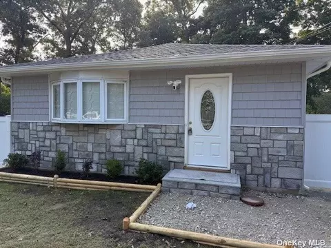 176 Moriches Ave, Mastic, NY 11950