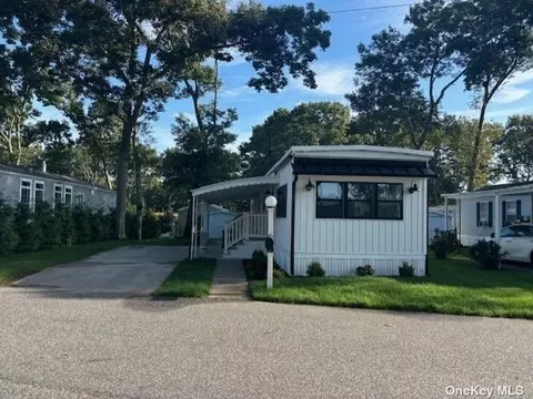 1661-186 Old Country Rd, Riverhead, NY 11901