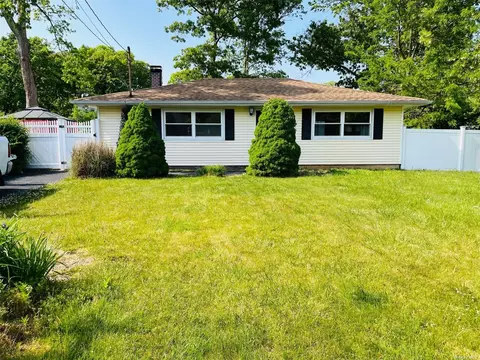117 Main Ave, Mastic, NY 11950 photo 1