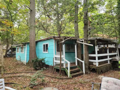 16 22nd St, Wading River, NY 11792