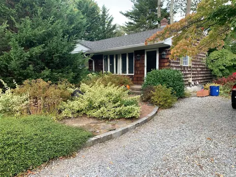 39 Mountain Ave, Bayville, NY 11709