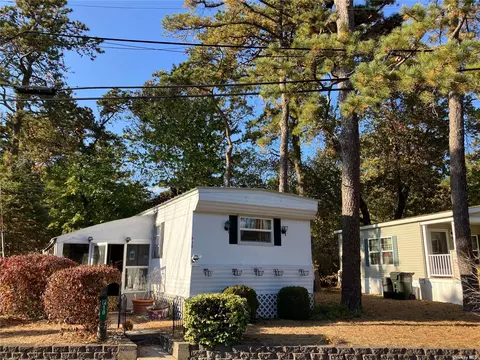 525 P10 Riverleigh Ave #P10, Riverhead, NY 11901