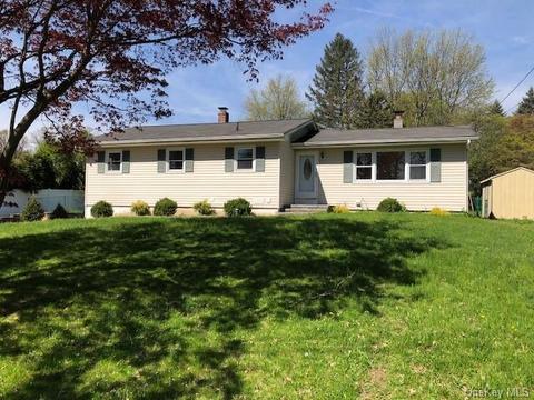 75 Edinburgh Rd, Wallkill, NY 10941 photo 1