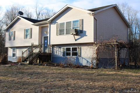 226 Quaker St, Newburgh, NY 12589 photo 1