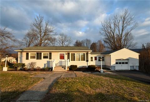 418 Mcgrath Blvd, Fishkill, NY 12524 photo 1