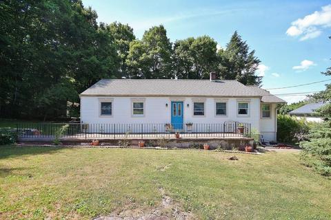 7 Willow Rd, Beacon, NY 12508 photo 1