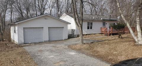 4 Family Dr, Wallkill, NY 12589 photo 1