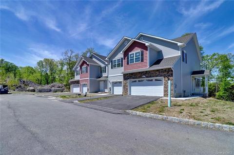 604 Iron Forge Ln, New Windsor, NY 12553 photo 1