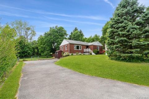 8 Willow Ln, Fishkill, NY 12524 photo 1