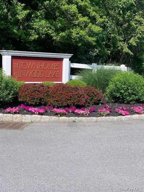 17 Halley Ct, Poughkeepsie, NY 12601 photo 1