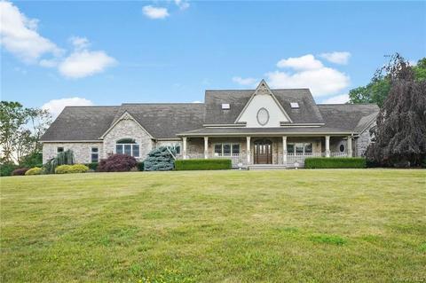 61 Dewey Dr, Wallkill, NY 10941 photo 1