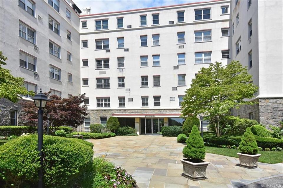 2 Stoneleigh 1H, Bronxville, NY 10708 1 photo MLS 6054147 Movoto