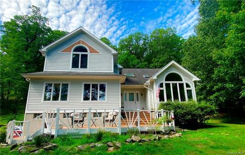 10 Iris Rd, Cornwall, NY 12518 photo 1