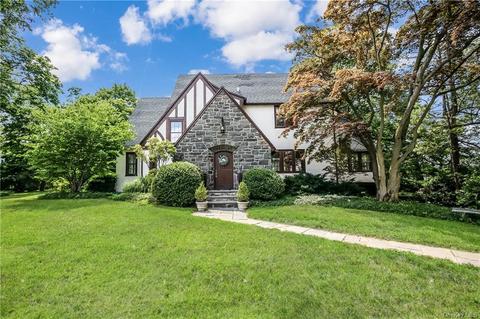 2 Thistle Ln, Rye, NY 10580 photo 1