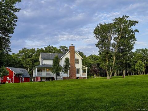 24 Bluestone Dr, Highland, NY 12732 photo 1