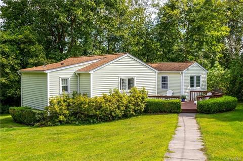 134 Longfellow Dr, Kent, NY 10512 photo 1
