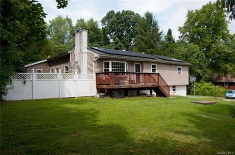 86 Lyndon Rd, Fishkill, NY 12524 photo 1