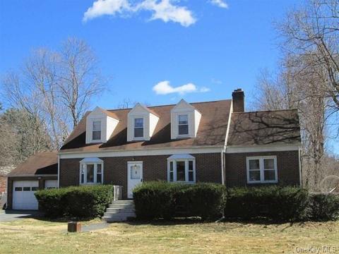 663 Vassar Rd, Poughkeepsie, NY 12603 photo 1