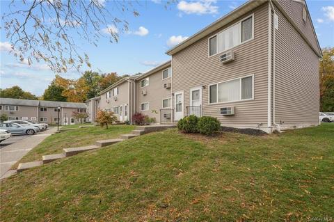 9 Fishkill Glen Dr #H, Fishkill, NY 12524 photo 1