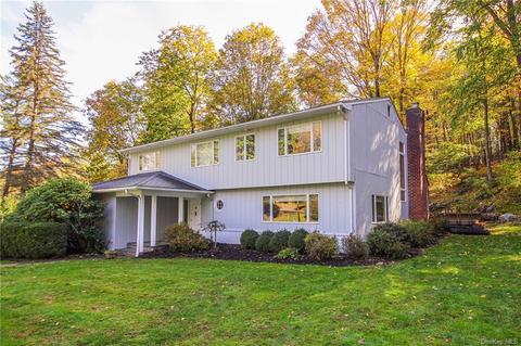 414 Roaring Brook Rd, New Castle, NY 10514 photo 1