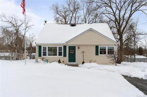21 Mcalpine Dr, Poughkeepsie, NY 12601 photo 1